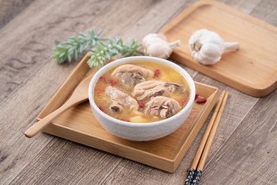 台湾美食-自制美味蒜味鸡汤