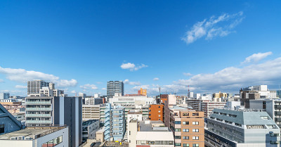 日本福冈天神市的城市天际线
