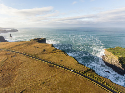 爱尔兰西克莱尔的空中环头半岛。Kilkee Beach县，爱尔兰克莱尔。