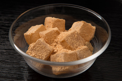Warabimochi。日本bracken-starch饺子。