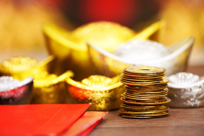 金条和银条配红包装饰春节主题