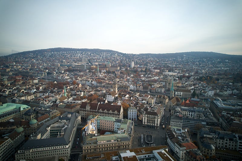 秋高气爽，俯瞰Zürich市著名的阅兵广场。