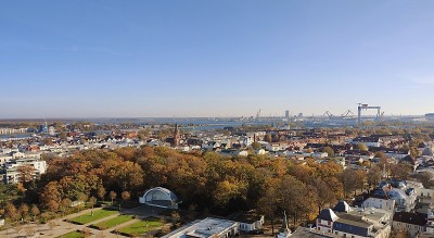 Warnemünde船厂和港区全景图