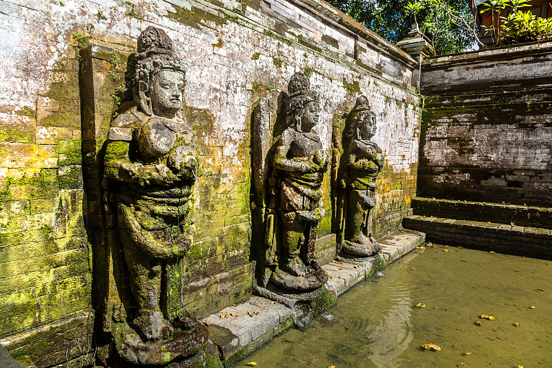 大象洞(果阿迦迦神庙)，巴厘岛