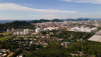 泰国春武里省的莲查邦港。