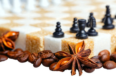 棋盘状的精制糖皮咖啡豆