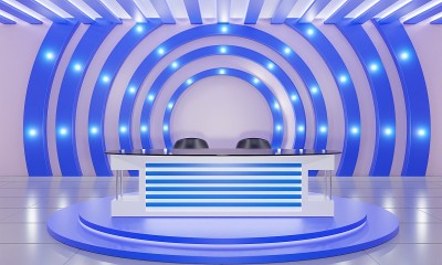 新闻演播室里，白色的桌子放在蓝色背景的台子上。3 d渲染。