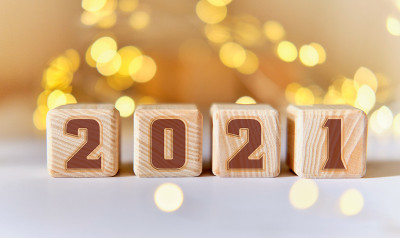 用木方块迎接2021年的到来。星灯