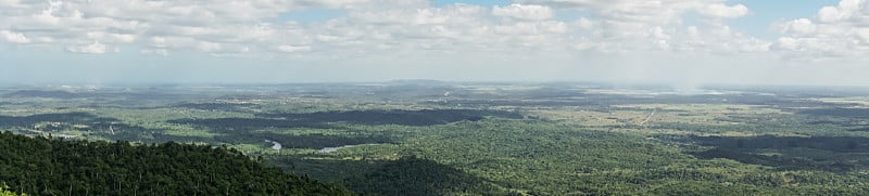 拉斯terrazas、古巴里约的全景图像。