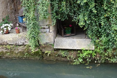 小溪“Le Beuvron”穿过克莱西村Nièvre Bourgogne Franche-Comté