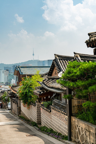 韩国首尔北川韩屋村的韩国传统风格建筑。