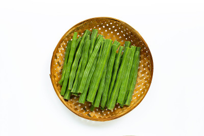 辣木孤立于白色上