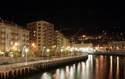 西班牙毕尔巴鄂的夜景