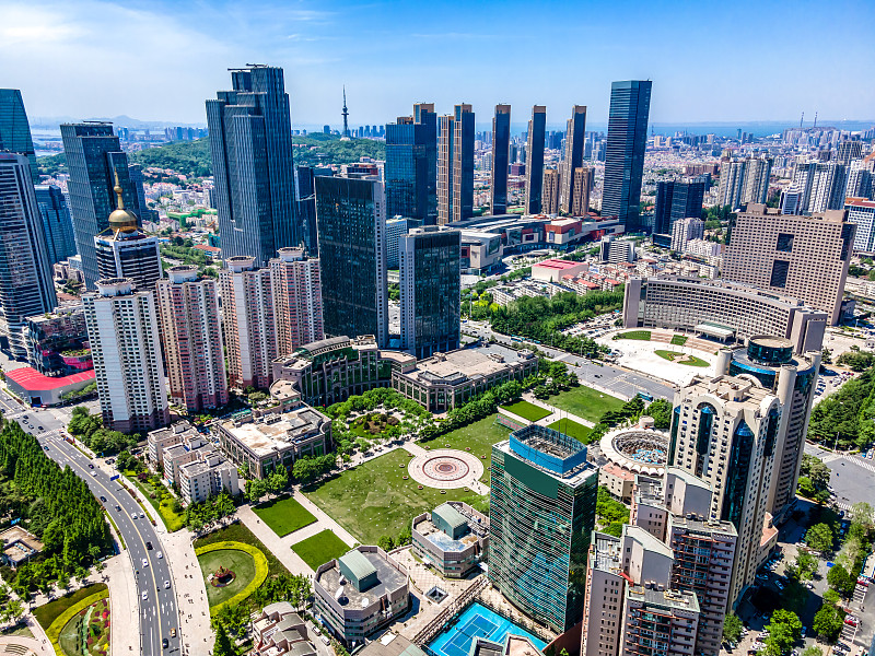 航拍青岛海岸线建筑景观天际线