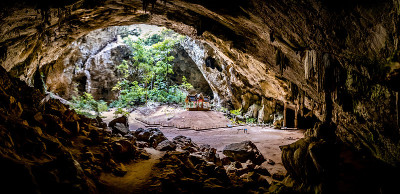 泰国帕拉雅·那空洞，Khua Kharuehat亭庙，位于泰国巴育普·基里汗Khao Sam Roi
