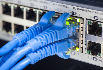 RJ45网线连接到交换机