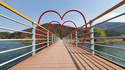 Love-shaped桥