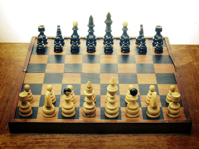 旧情况下棋盘上的棋子(图01)