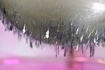 碘的晶体，金属形式的碘。