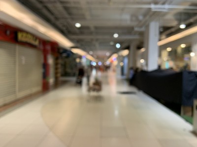 商场大堂关闭时散焦