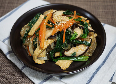韩国传统食物炒蔬菜面条，日本菜