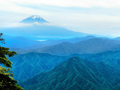 从坦桑尼亚西部看富士山