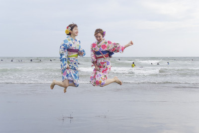 妇女在夏季和服