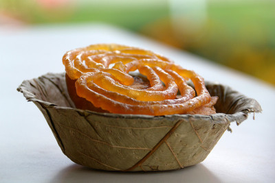 Jipapi(甜点)在一次性的叶子盘子