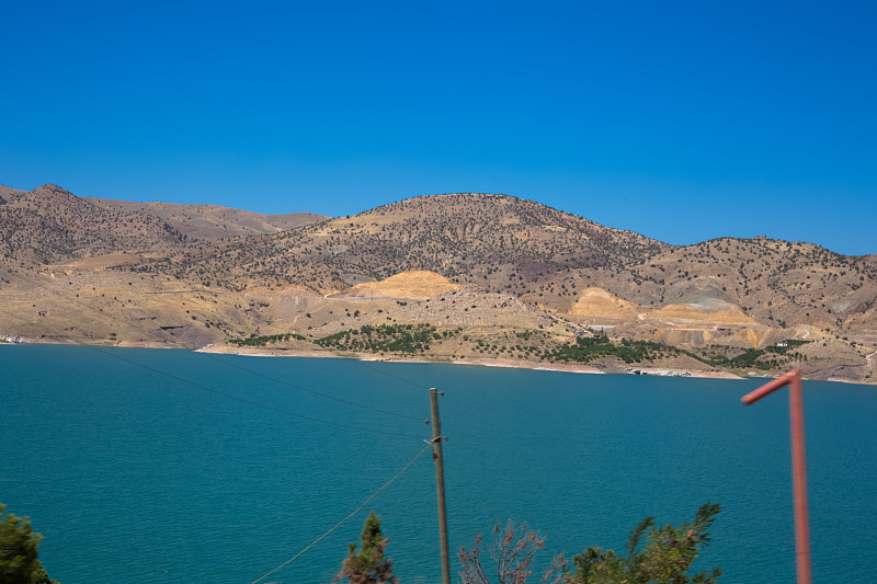 以拉齐格的哈扎尔湖(Elazığ)是该地区最重要的自然资产之一。