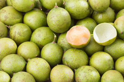 新鲜、成熟、去皮的昆柏果-美耳霉