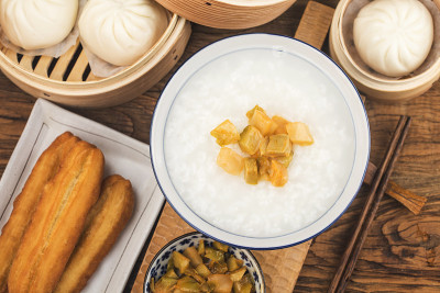 中式早餐粥套，油条，白粥，