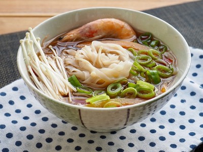 亚洲食物虾米粉汤