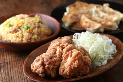 炒饭，饺子和炸鸡
