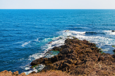 明亮的风景如画的海景