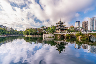 一座古建筑桥