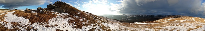 冬季山顶日落全景