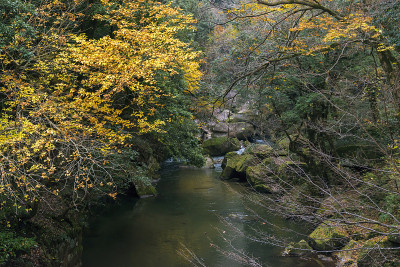 秋鬼无石布瑞风光(岛根县奥井泉町)