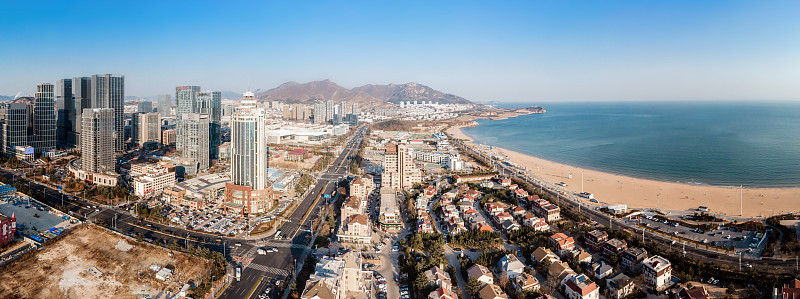 航拍青岛沿海建筑景观和天际线全景