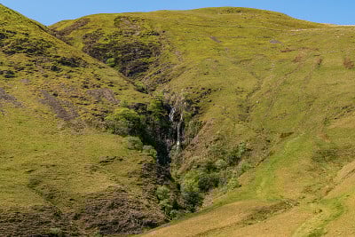 英格兰坎布里亚郡考特利喷口附近的约克郡山谷景观