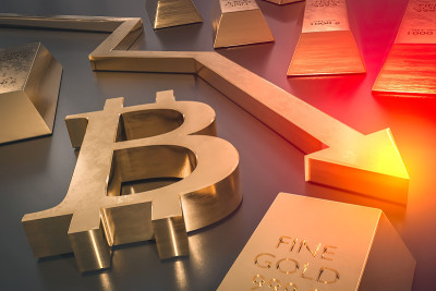 黄金比特币符号和箭头向下-比特币跌落概念