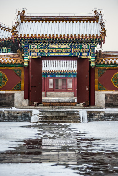 冬天北京紫禁城院门上的雪