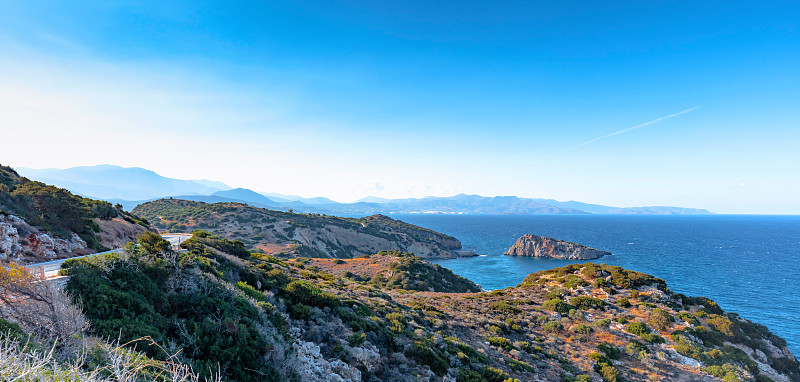 美丽的克里特岛，海和山。