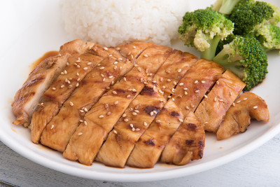 红烧鸡配椰菜饭