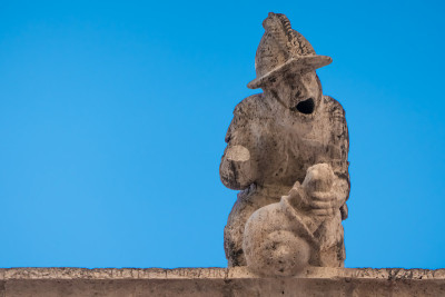 令人惊叹的滴水嘴在Llotja de la Seda(中世纪丝绸交易所)，一个晚期的瓦伦西亚哥特式民