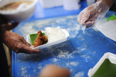向饥饿的人捐赠食物:贫困和饥饿的概念:社会贡献的概念