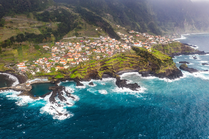 夏日葡萄牙马德拉岛美丽的山景