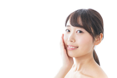 年轻女性的护肤形象