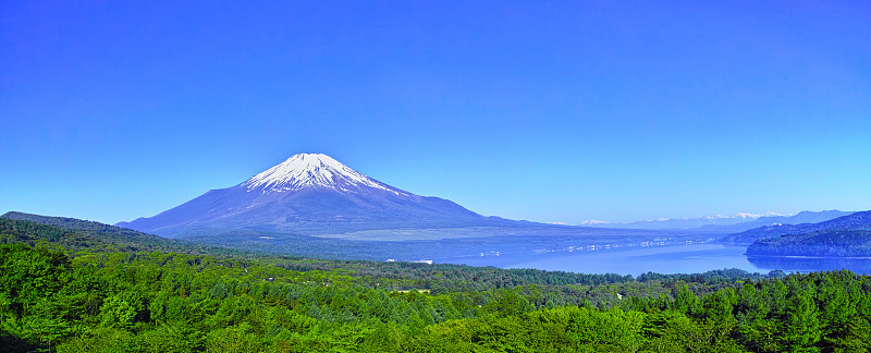 从山中湖的风景全景dai新鲜的绿色