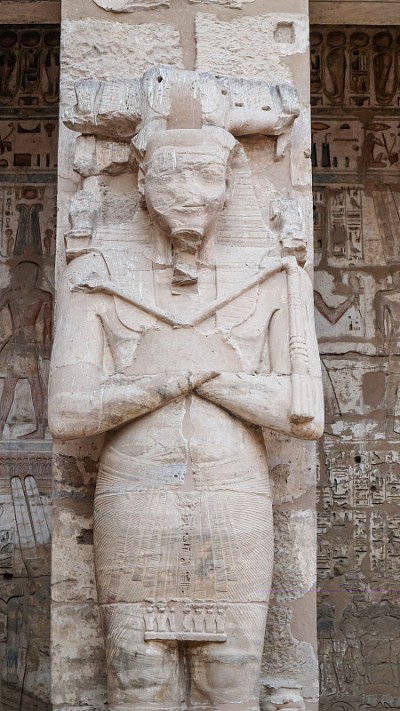 Medinet Habu神庙。埃及卢克索。位于Medinet Habu的拉美西斯三世殡仪馆是埃及卢克