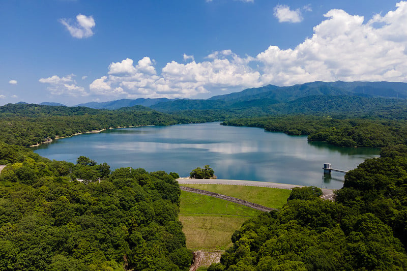 万池，日本香川县的一个著名水库